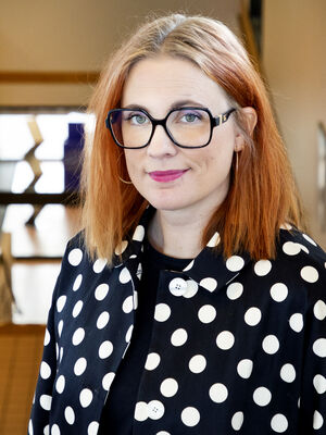 Bibliotekarie Jessica Nilsson
