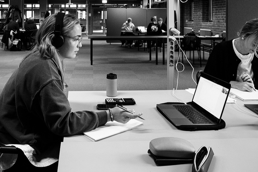 Photo black and with student with headphones.