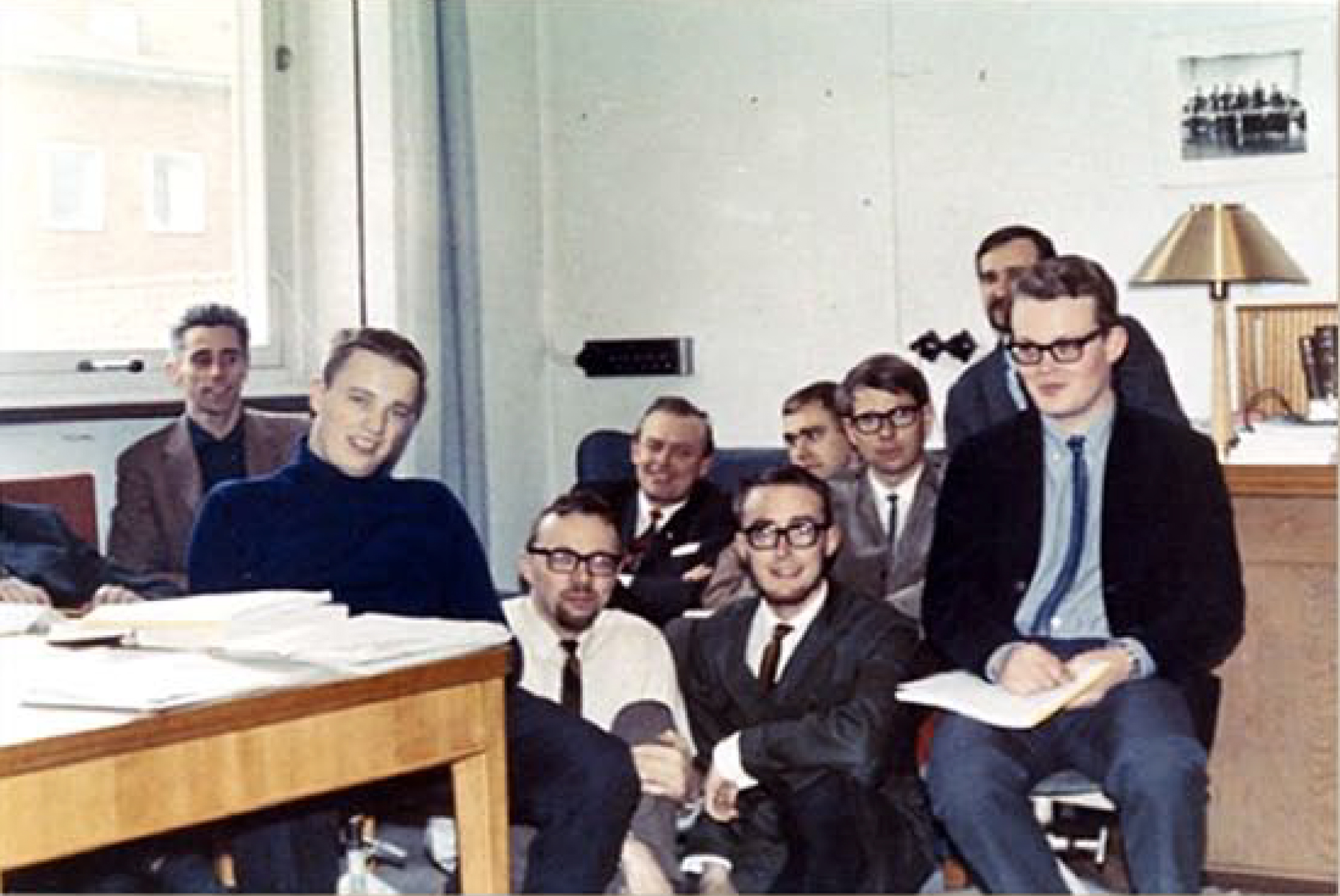 Avdelningen för fasta tillståndets fysik, 1968. Från vänster: Lars Ask, Bo Monemar, Mats-Ola Ottosson, Hermann Grimmeiss, Gunnar Björklund, Rune Olsson, Lars-Åke Larsson, Lars Andersson och Erland Ejder. Foto: Fysiska institutionen, Lunds universite