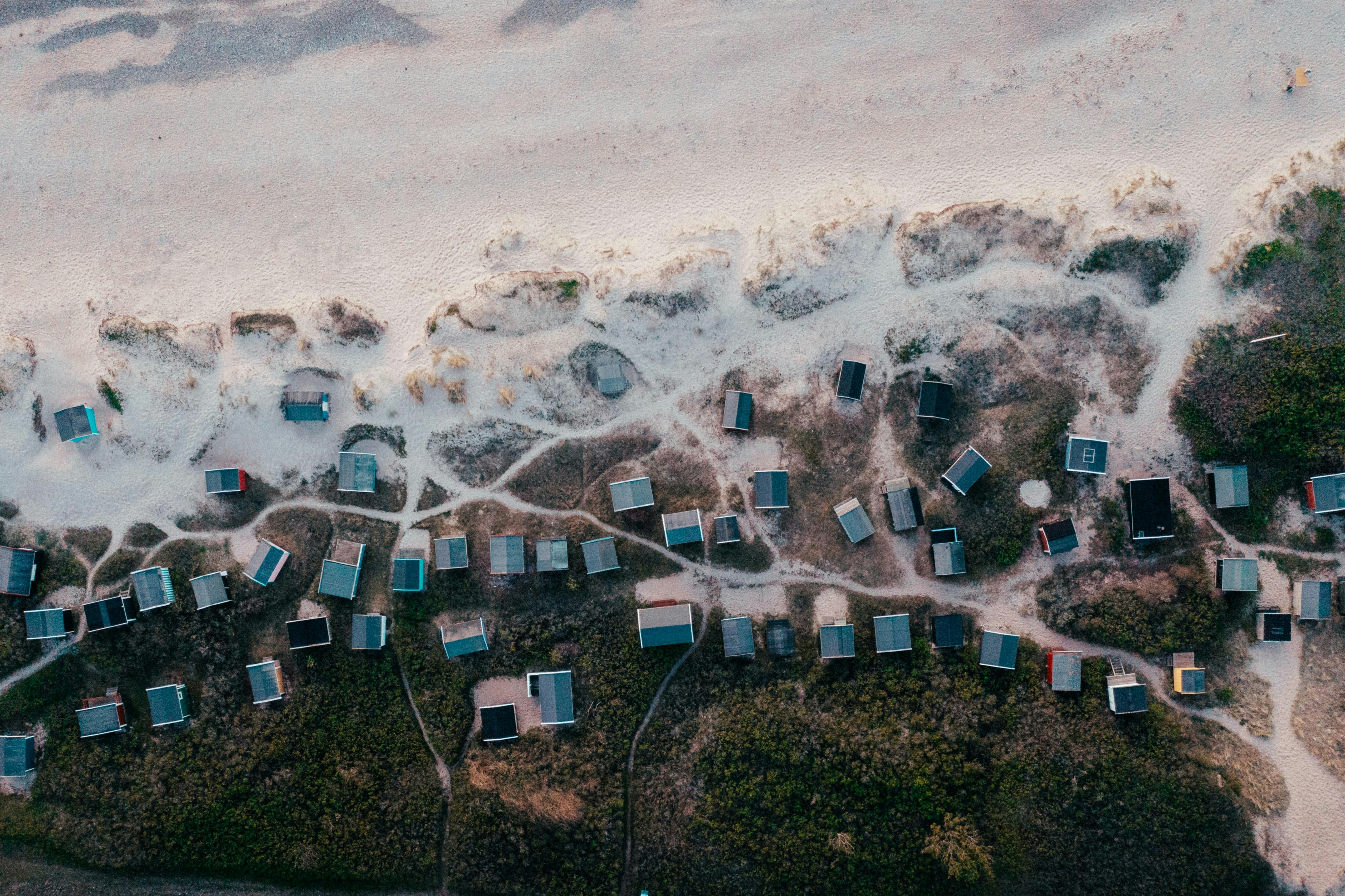 Cabins from above, in sand or in snow.